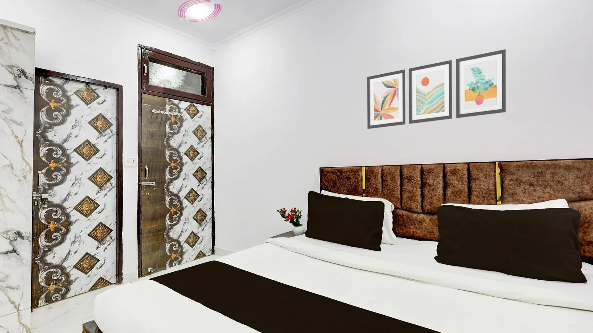 Hotel The Arrow Near Paschim Vihar Delhi  Delhi (National Capital Territory of India)