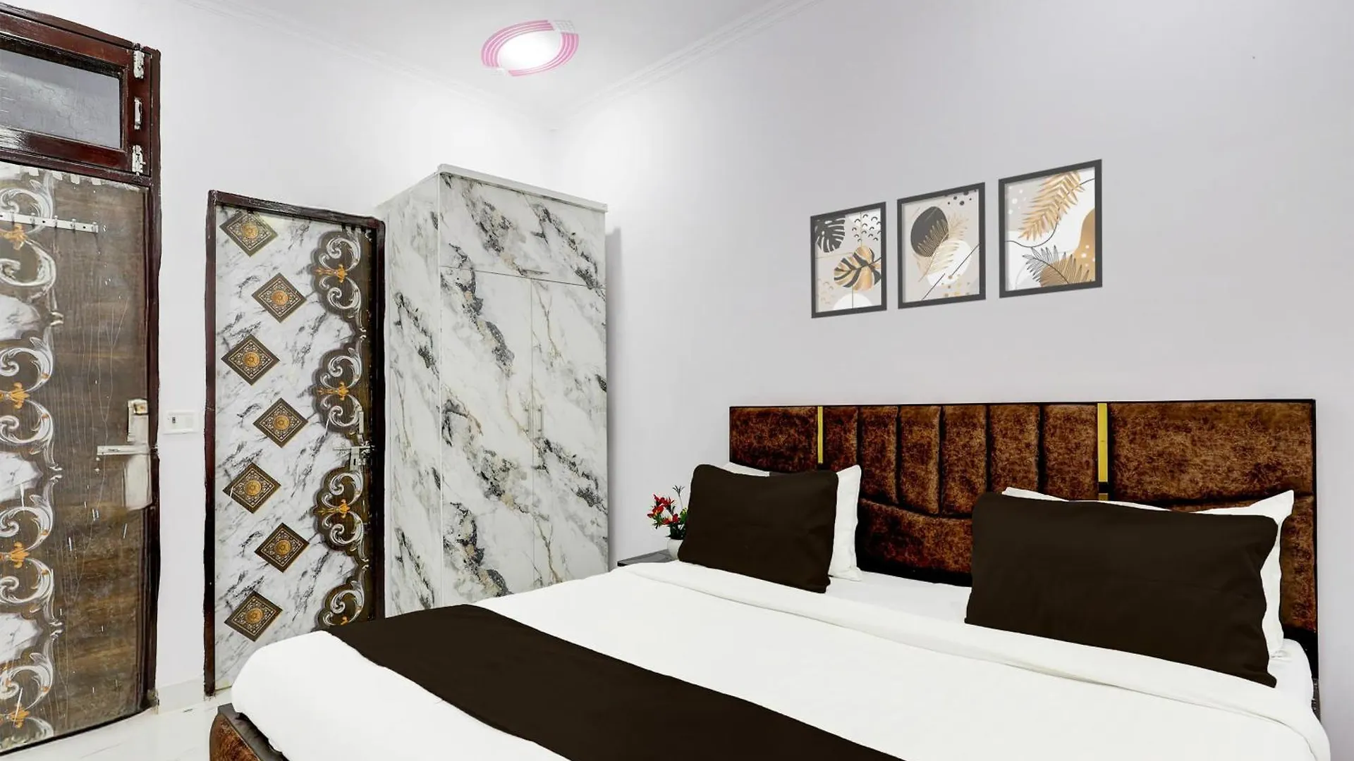 Hotel The Arrow Near Paschim Vihar 델리 인도