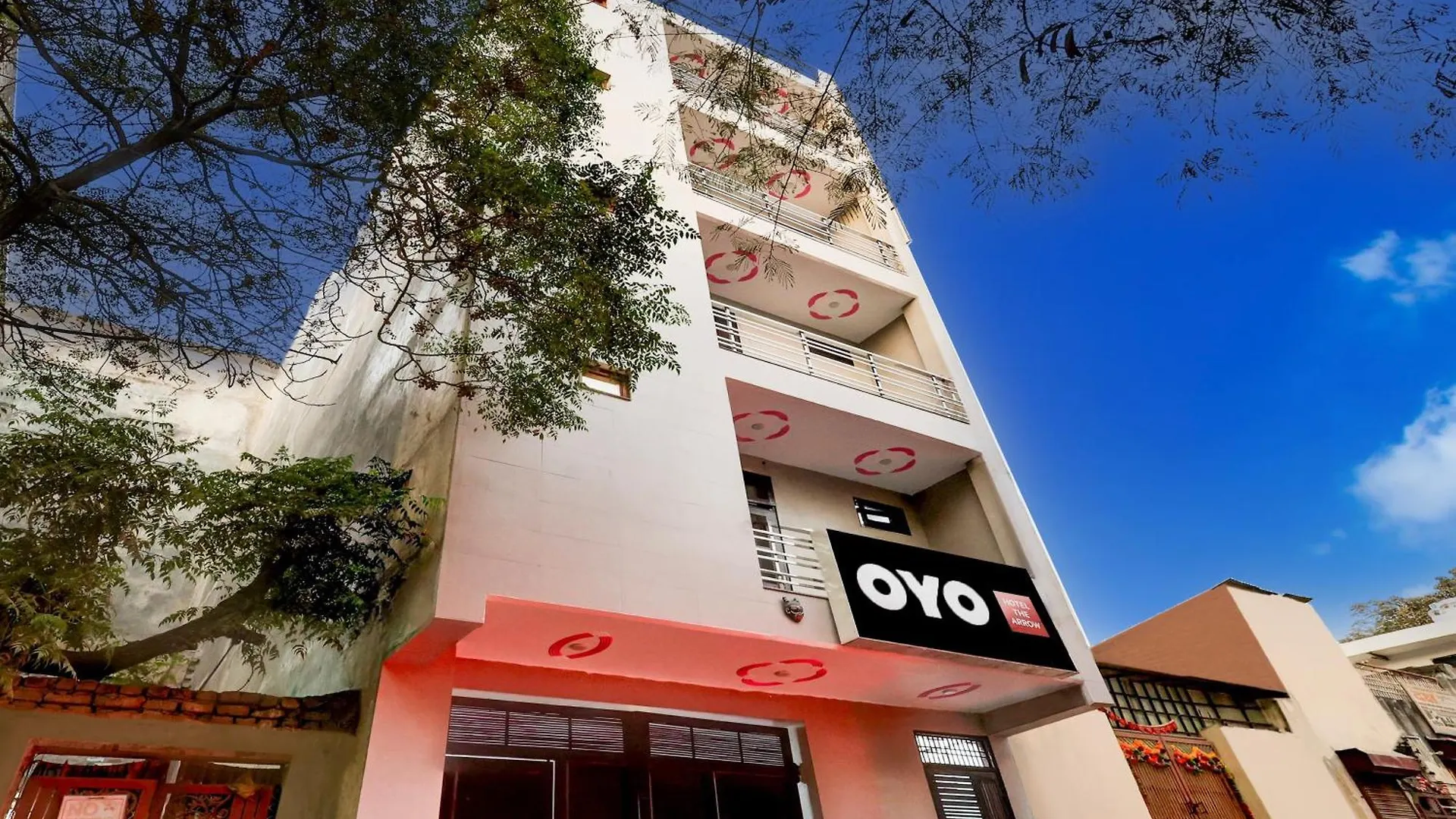 Hotel The Arrow Near Paschim Vihar 델리